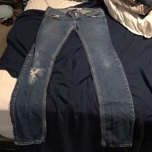 Super skinny ripped knees jeans